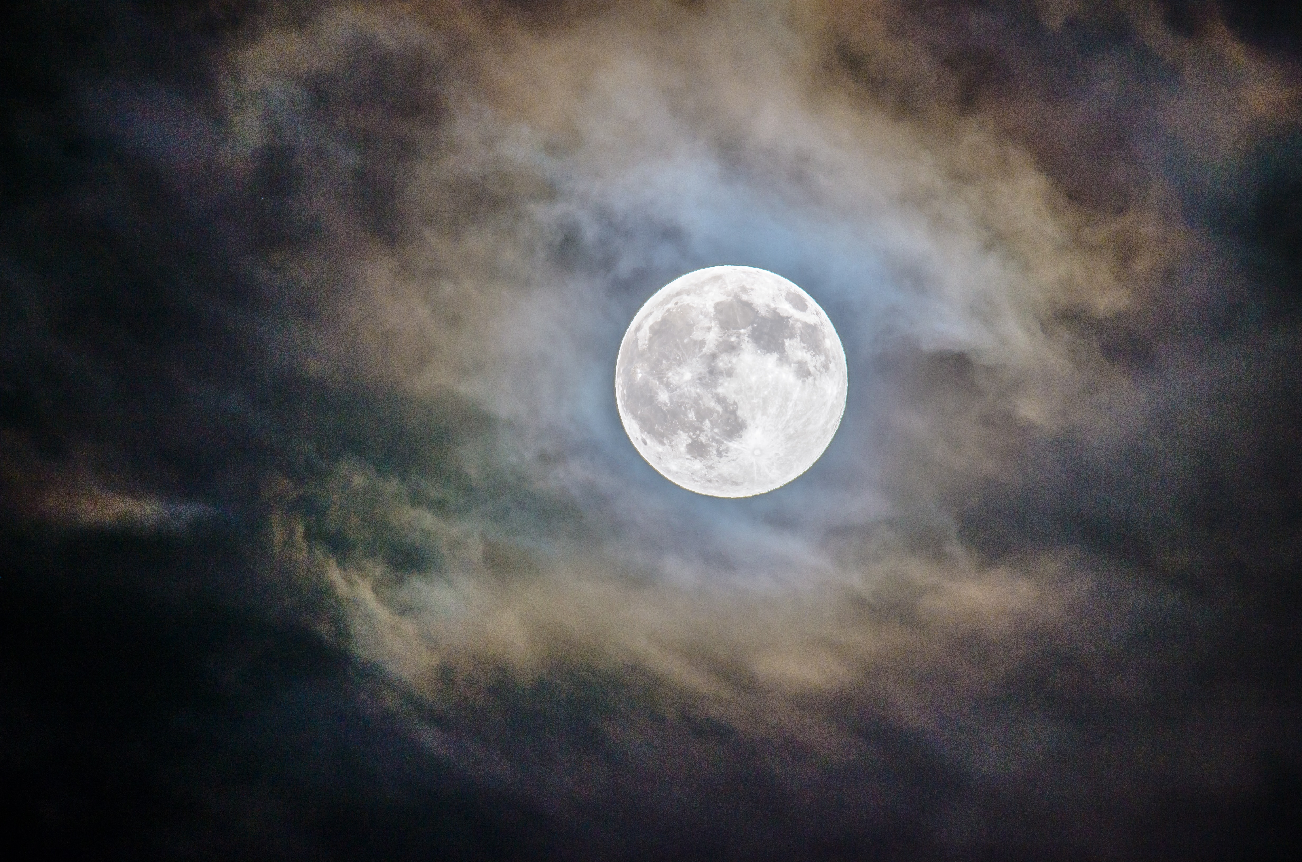 Nurses Beware: How a Full Moon Affects Your Night Shift
